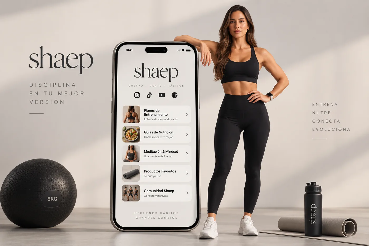 Entrenadora junto a un teléfono con su página de Linksy: planes, nutrición, comunidad